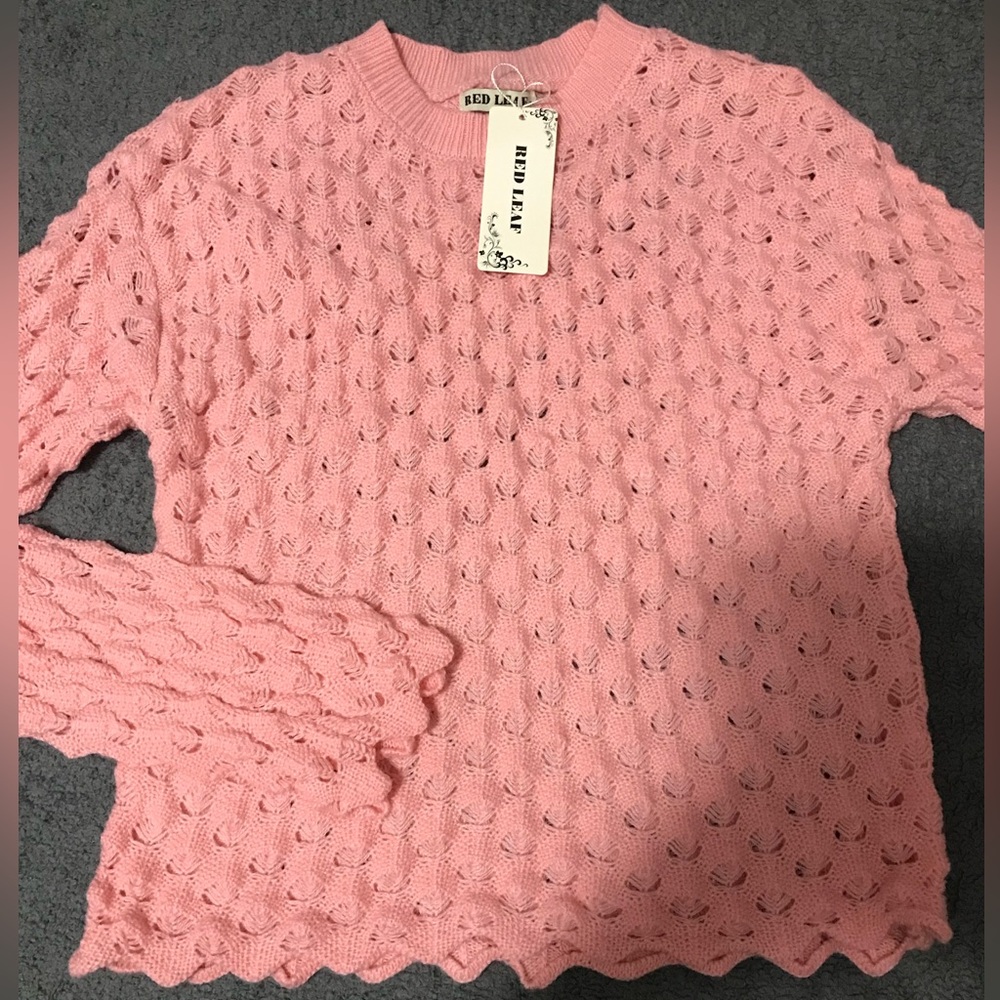 nice hole blouse, It can also fit a size M.